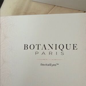 RevitalEyes Skincare Tool - White